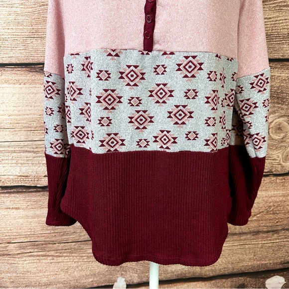 SOLD 🛍️ No Boundaries Women’s Pink Red Gray Abstract Print Soft Sweatshirt - Picture 3 of 7